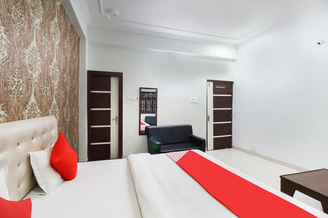 Oyo 70489 Hotel Tajvar Siwān Exteriör bild
