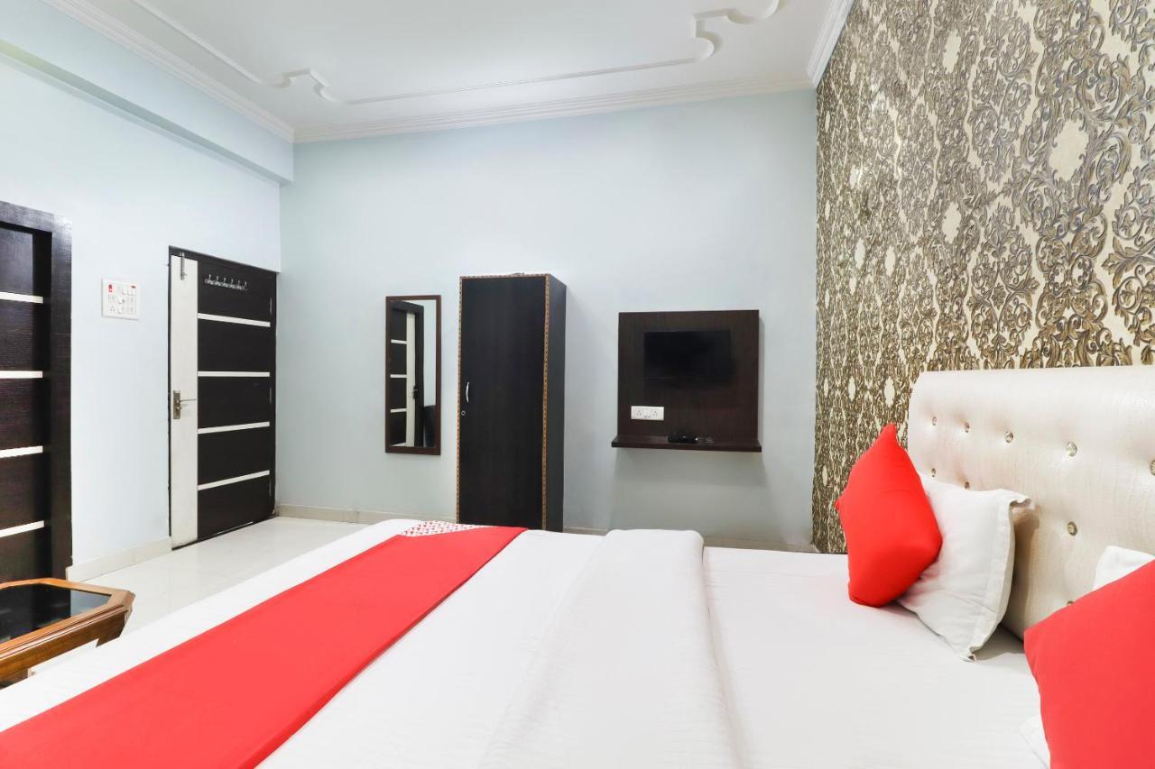 Oyo 70489 Hotel Tajvar Siwān Exteriör bild